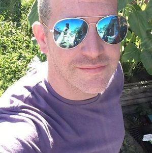 Meet your Posher, Levi